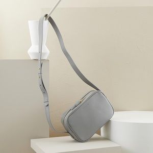 Article & Goods leather camera bag